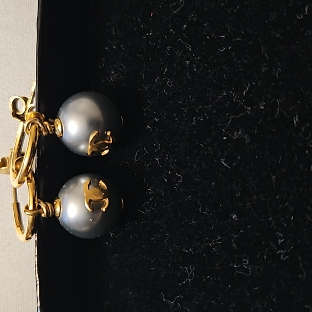 AUTHENTIC Chanel pearl earing - Picture 4 of 5